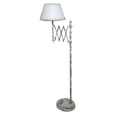 Állítható mélységű vintage fém állólámpa.