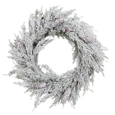 PINE havas mű fenyő koszorú Ø 48 cm tobozokkal díszítve fehér háttérrel