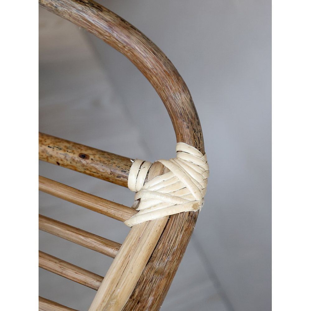 Növényi rattanból készült, vintage stílusú, kézműves függőfotel. Növényi rattanból készült, vintage stílusú, kézműves függőfotel.