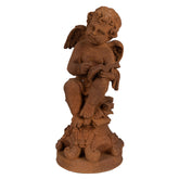 Rozsdabarna színű, antikolt felületű angyal figura.