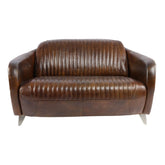 SPORSTER 2 személyes bőrkanapé elölnézeti képe, dohánybarna színű, varrott marhabőr kárpitozással és rozsdamentes acéllábakkal.