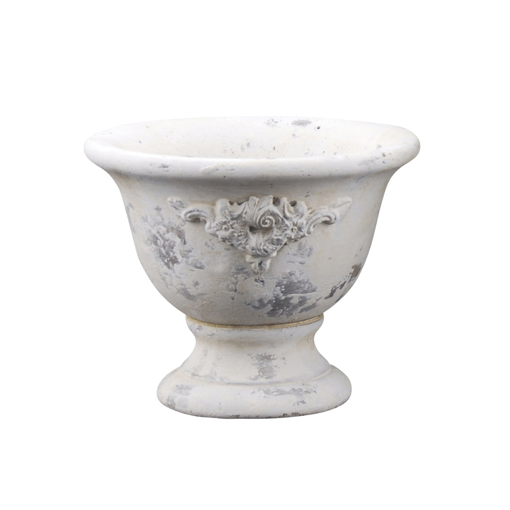 Antikolt krémszínű cement kaspó talpas kialakítással, növényi díszítéssel – VALO kollekció