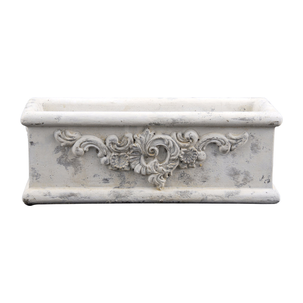 Antikolt krémszínű cement ültetőláda növényi díszítéssel, szemből fotózva