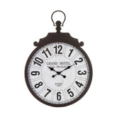Fekete-fehér színű falióra, "Grand Hotel, Paris" felirattal.