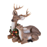 Ünnepi gyümölcskoszorúval díszített, karácsonyi szarvas család.