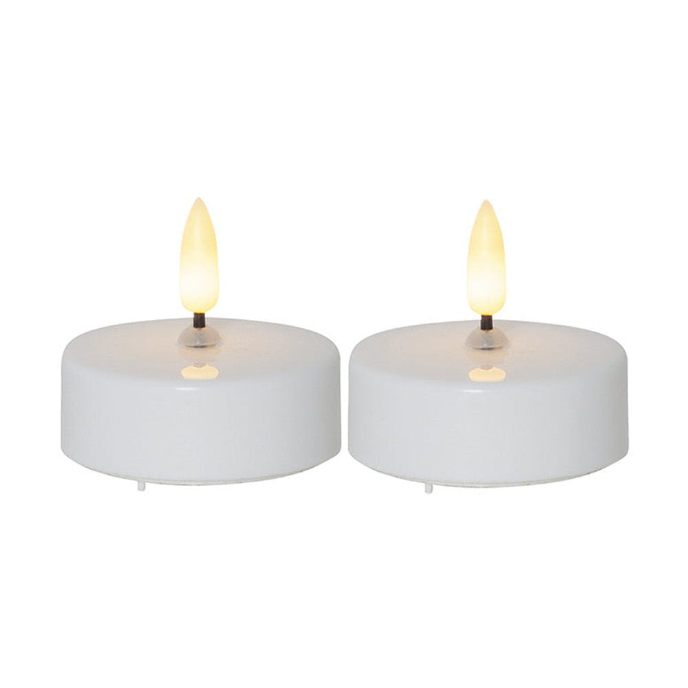 2 darabos, fehér színű műanyag testtel rendelkező, időzítővel ellátott 5,8 cm átmérőjű LED teamécses meleg fehér fényű, realisztikus LED lánggal.