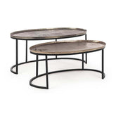 Arany és ezüst színű, ovális formájú dohányzóasztal szett.