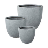 Prémium minőségű, nagyméretű, 25, 35 és 44 cm átmérőjű, fagyálló műgyantából készült, modern kortárs stílusú, beton hatású, szürke színű kültéri kaspószett