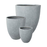 Prémium minőségű, nagyméretű, 34, 42 és 50 cm átmérőjű, fagyálló műgyantából készült, modern kortárs stílusú, beton hatású, szürke színű kültéri kaspószett