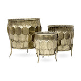 Dombormintás felületű, antik arany színű, nagyméretű, lábakon álló, három darabos fém kaspó szett.