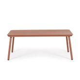 Porszórt alumíniumból készült, korallszínű, kortárs stílusú kerti dohányzóasztal