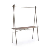 Loft stílusú kiállítóasztal fémszerkezettel és jegenyefa asztallappal.