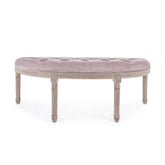 Koloniál stílusú, nyírfából és kaucsukfából készült, bézs színű, bársonyhatású textíliával kárpitozott kézműves ülőpad.