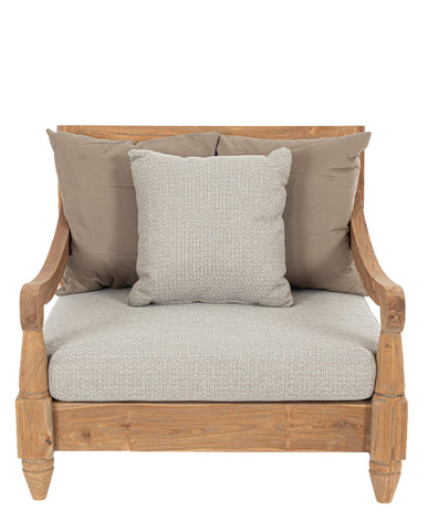 Keleti stílusú teakfa fotel bézs színű ülő- és hátpárnákkal.