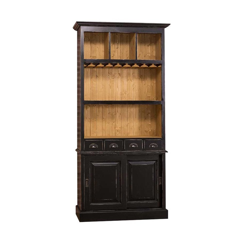 Fenyőfa pohárszék szekrény. A bútor felső részén három tárolórekesz, két polc, valamint talpasz poharak számára kialakított tárolósor lett kialakítva. Alul három fiók, és tolóajtós tároló található. Színe: antikolt fekete és natúr.