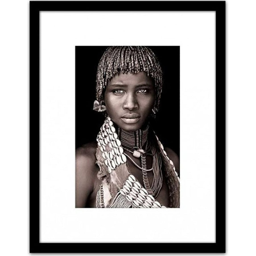 Assile afrikai nő portré fekete fehérben üvegezett képkeretben 35x45 cm John Kenny fotóművész alkotása
