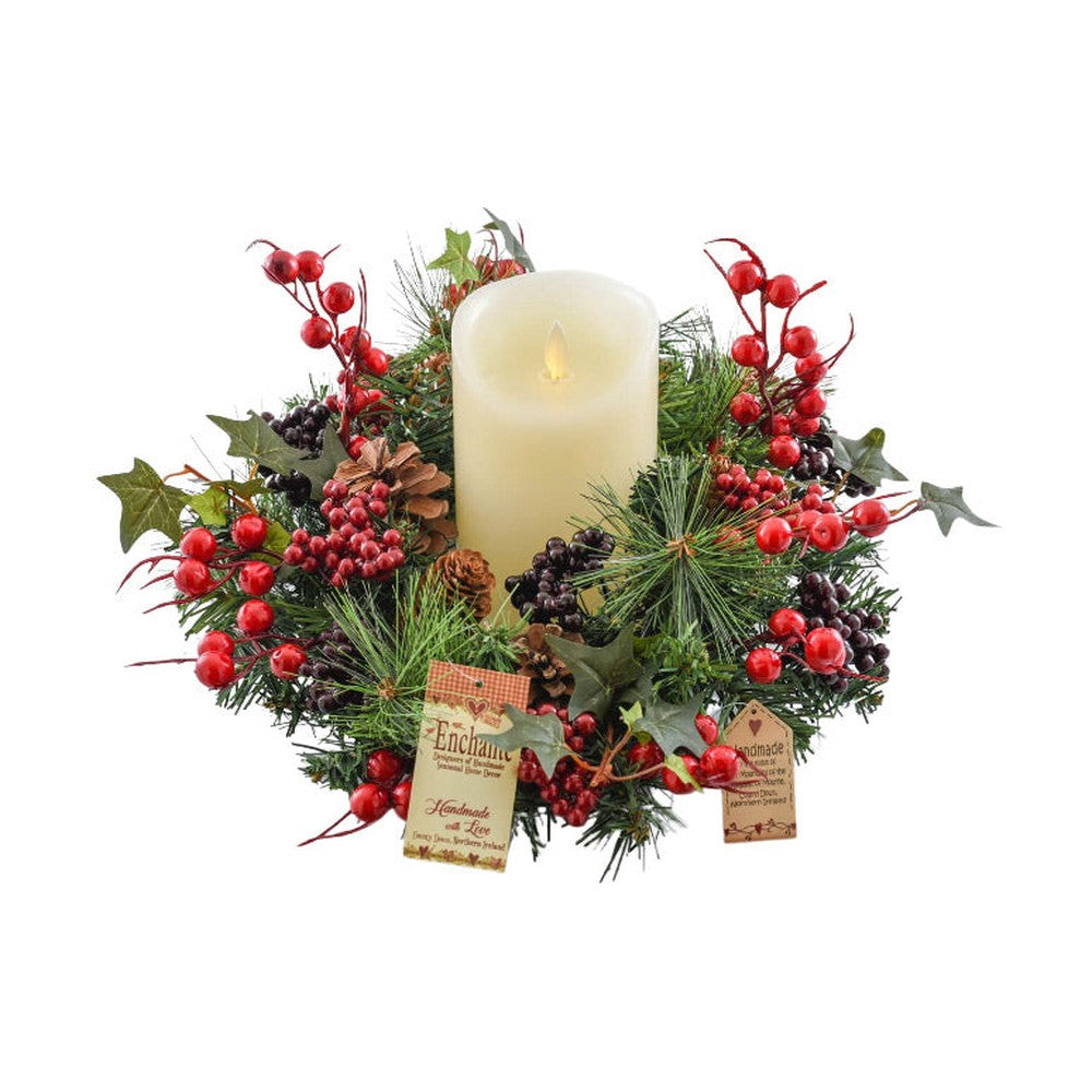 Vidéki stílusú, erdei bogyós, 35 cm átmérőjű karácsonyi gyertyagyűrű koszorú.