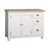 Fehér színű, tömör fenyőfából készült konyhaszekrény natúr tölgyfa fedlappal.