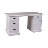 Klasszikus fenyőfa íróasztal, négy fiókkal, és egy ajtós tárolóval.