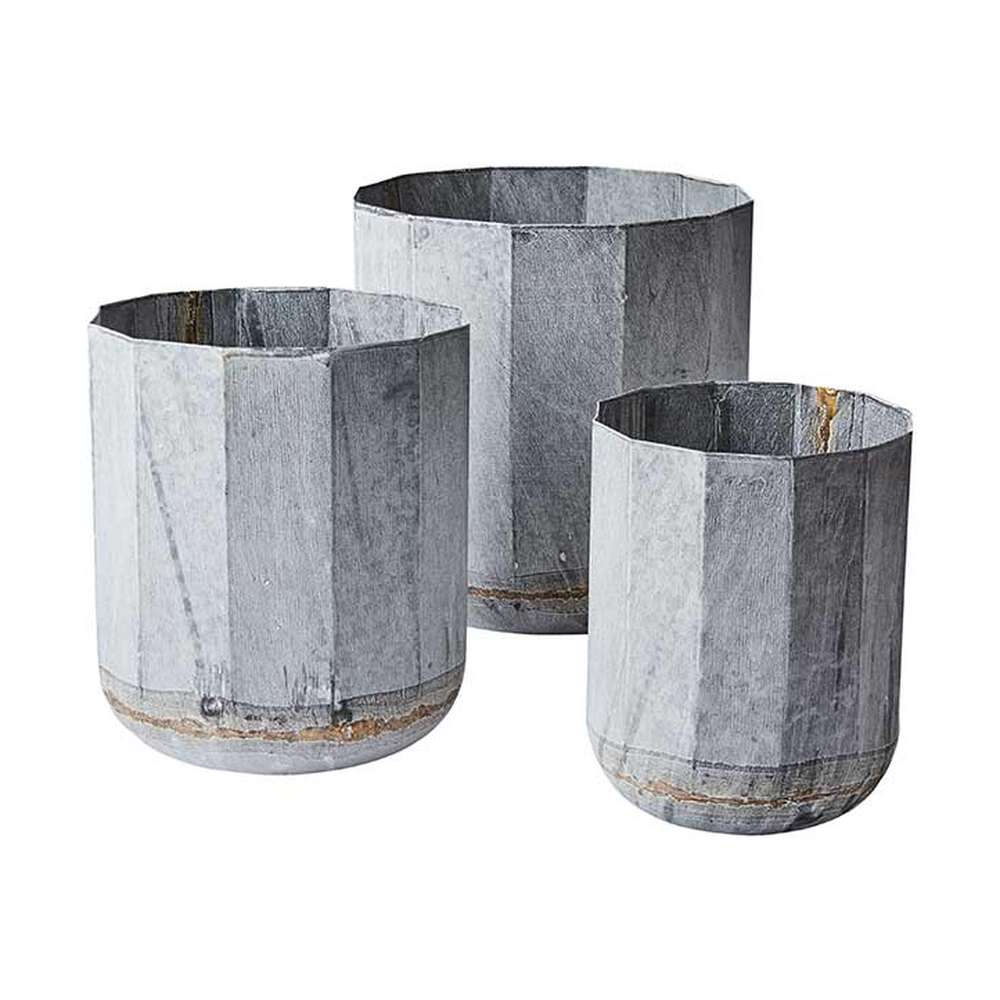 Háromdarabos, vidéki stílusú bádogkaspó szett.