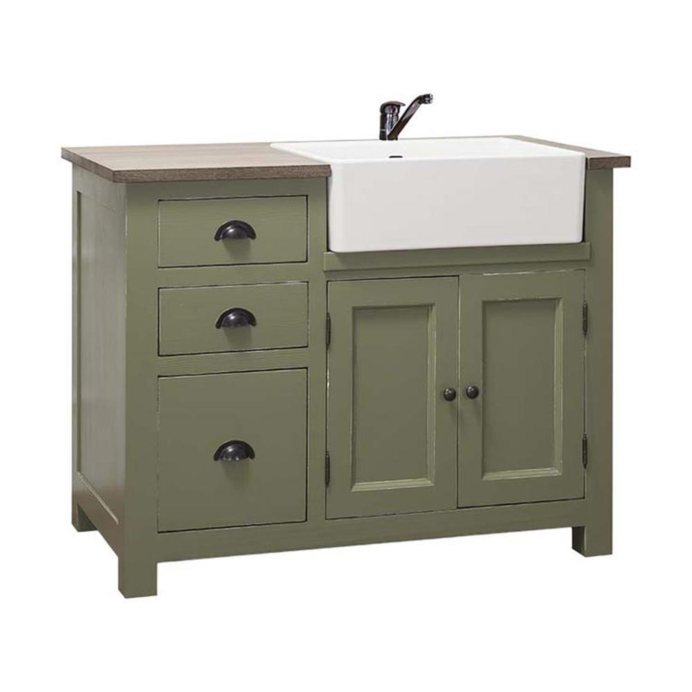 Fenyőfa mosogatószekrény, bal oldalán beépített, mély, négyszögletes kerámiakagylóval. A tárolsáról a bútor jobb oldalán elhelyzkedő két fiók, valamint ajtós táróló gondoskodik. A mosdókagyló alatt kétszárnyas ajtóval zárható tároló található. A bútor színe antikolt oliva zöld, a fedlap olajozott, natúr tölgyfa.