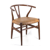 Vintage stílusú teakfa karosszék, bőr borítású ülőfelülettel.