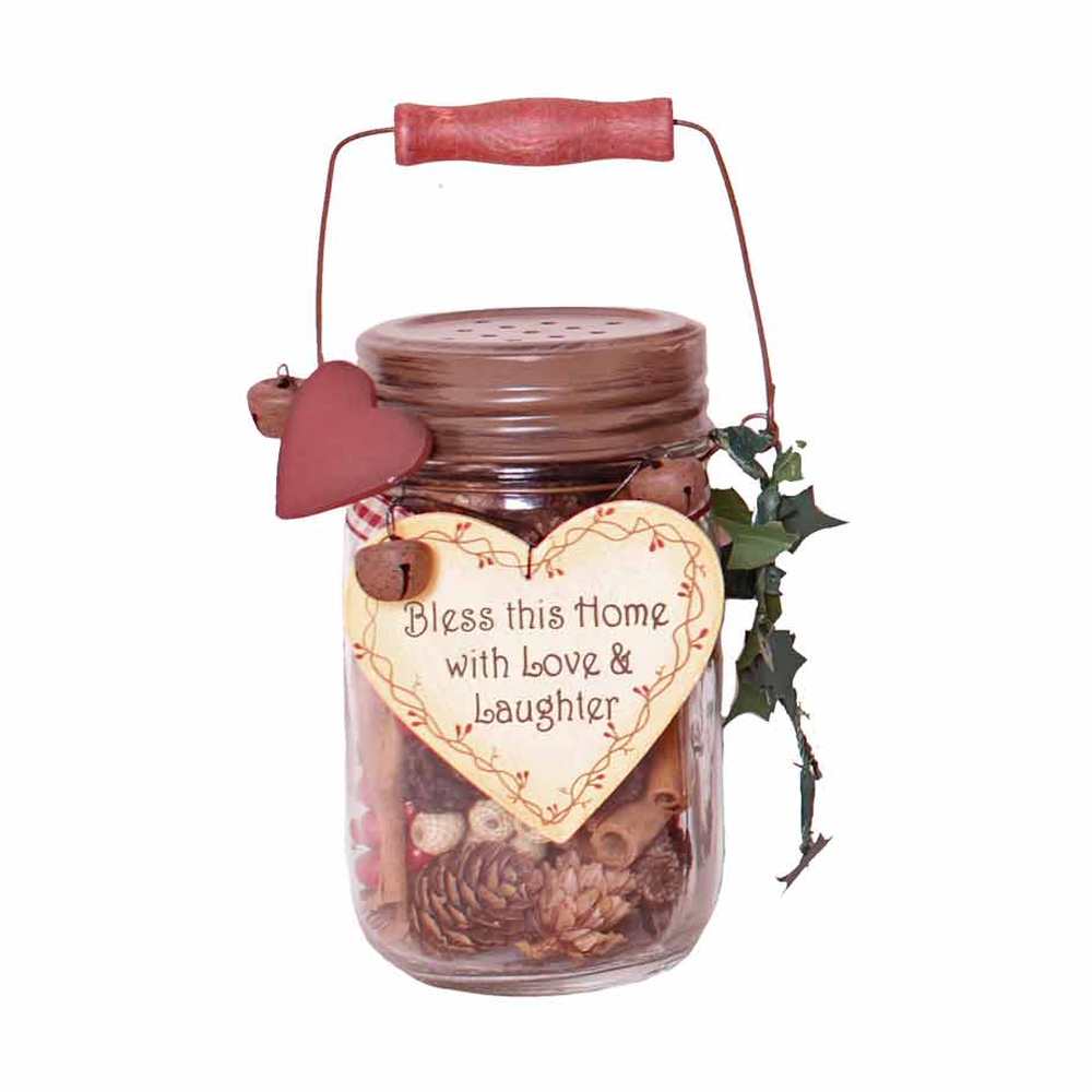 Fűszeres faeper illatú potpourri lyukasztott kupakú befőttes üvegben.