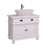 Fehér színű, gazdag ornamentikával díszített, klasszikus stílusú mosdószekrény.