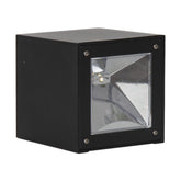 Kültéri, fekete színű, napelemes fali lámpás.