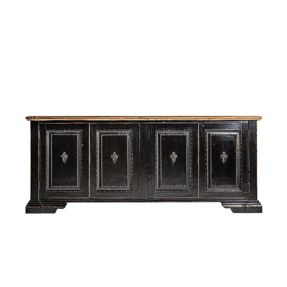 Gyarmati stílusú, szilfából készült, antikolt fekete színű, dekoratív faragásokkal díszített tálaló natúr színű fedlappal.