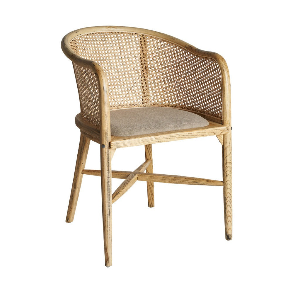 Koloniál stílusú, natúr színű nyírfából és rattanból készült karfás étkezőszék.