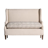 Koloniál stílusú mangófa kanapé törtfehér kárpitozással.