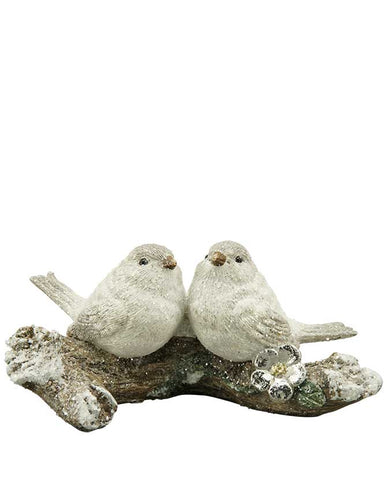 Vintage stílusú, deres felületű, karácsonyi téli madárkák ezüst színű hunyorral díszített jeges faágon.