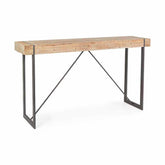 Skandináv stílusú, fenyőfából és fémből készült bárasztal.