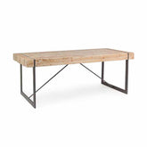 Skandináv stílusú, fenyőfából és fémből készült étkezőasztal.