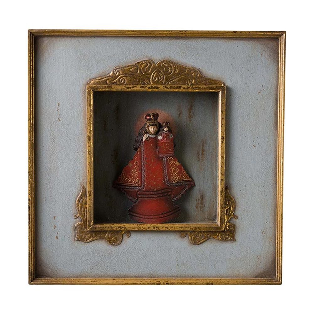 Szoborfülkés fa képkeretbe foglalt,, a Gyógyító Szűzanyát ábrázoló figura.