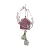 Prémium minőségű, függeszthető, 25 cm magas (+ akasztó), exkluzív megjelenésű, házikó alakú, illatos kézműves szappan dekoráció, fehér színű fém tulipánokkal