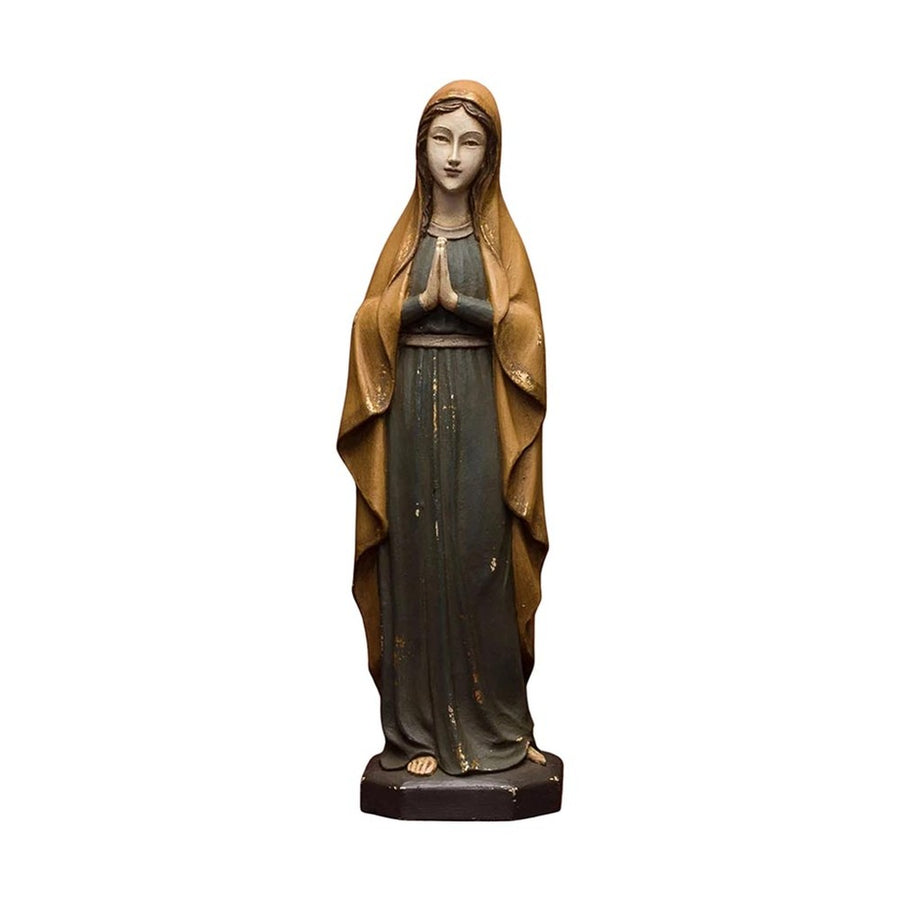 Szeplőtelen Szűzanyát ábrázoló figura.