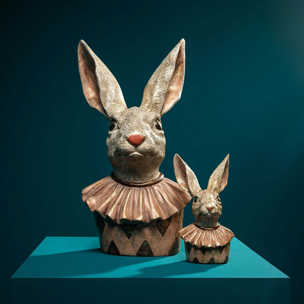 Nagyméretű 50 cm magas, Fub Funky stílusú, kárómintás, galléros nyuszi mellszobor. Nagyméretű 50 cm magas, Fub Funky stílusú, kárómintás, galléros nyuszi mellszobor.