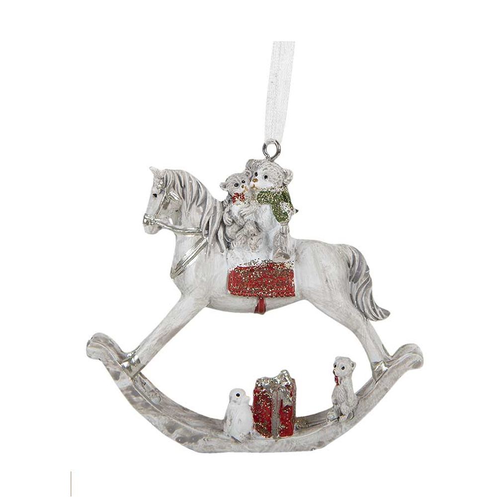 Mackókkal díszített, fehér színű, hintaló formájú karácsonyfadísz.