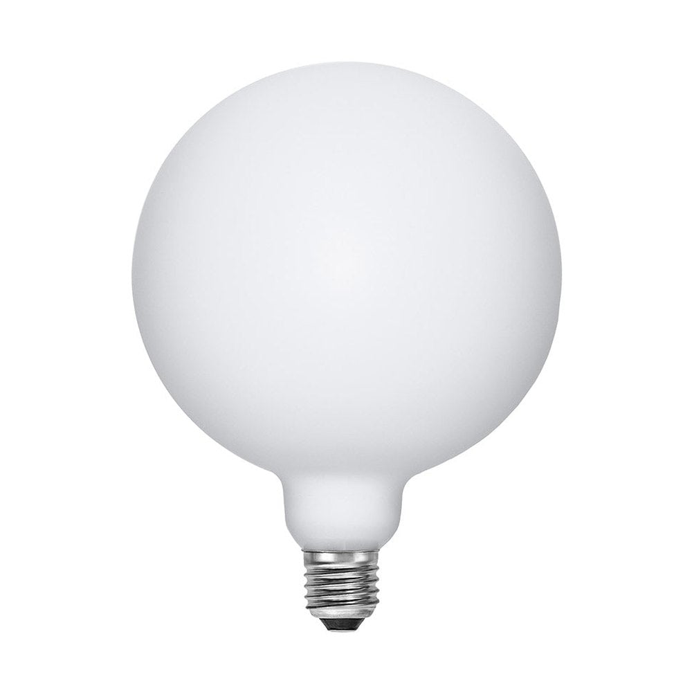 Matt felületű opál LED izzó.