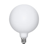 Matt felületű opál LED izzó.