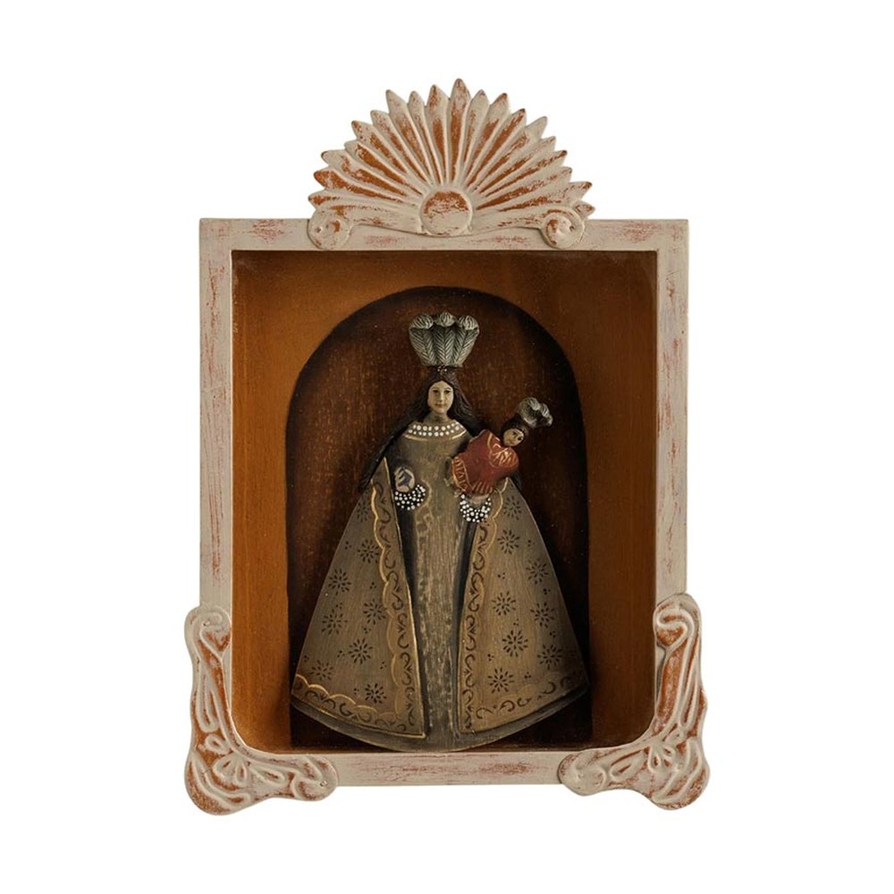 Szoborfülkés fa képkeretbe foglalt, a Rózsafüzér Királynőjét ábrázoló figura.
