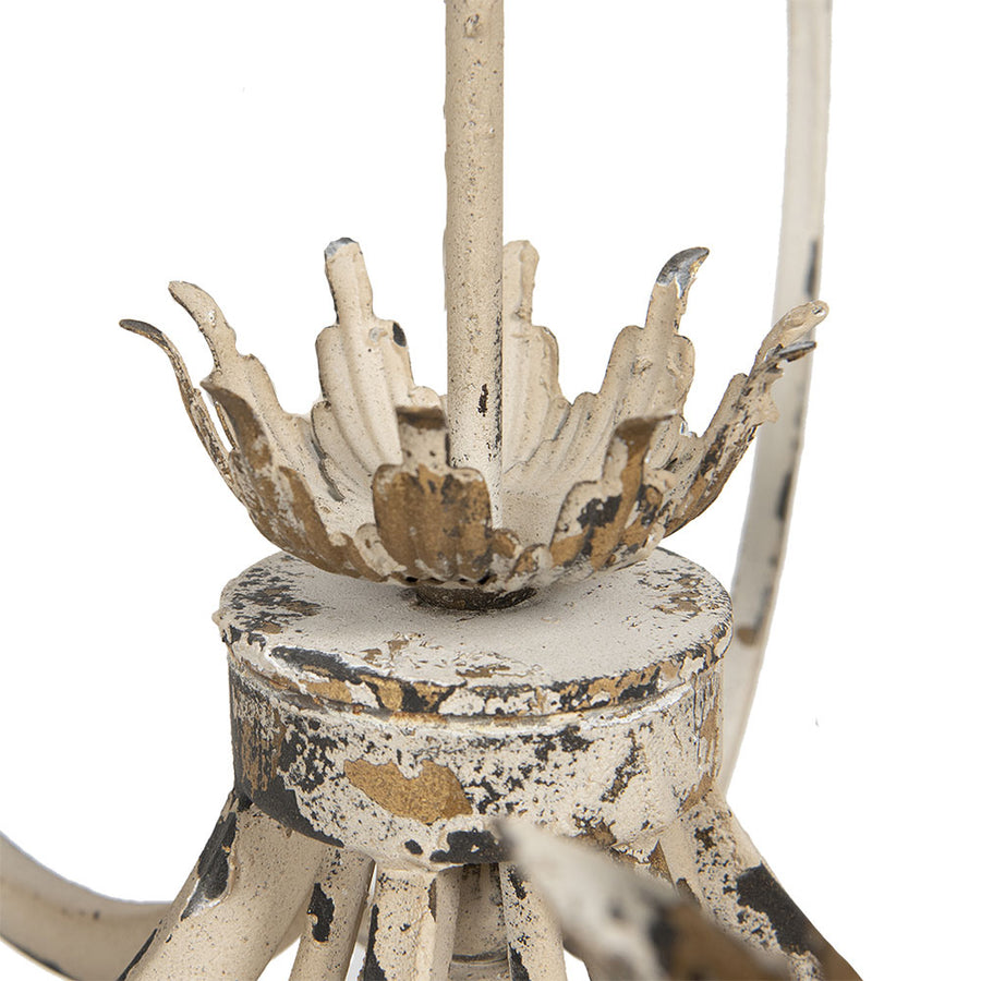 Shabby Chic stílusú, 63 cm hosszú és 72 cm magas, levelekkel díszített, antikolt krémszínű, hatkarú fém csillár