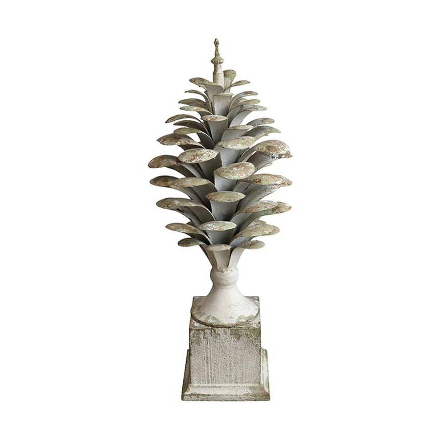 Shabby Chic stílusú, 56 cm magas, antikolt krémszínű, patinás felületű, fém toboz dísz talapzaton.