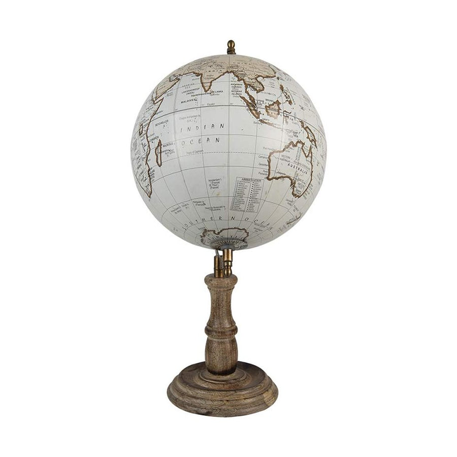 Antik krém alapszínű, 22 cm átmérőjű és 37 cm magas, vintage stílusú földgömb mangófa talapzaton.