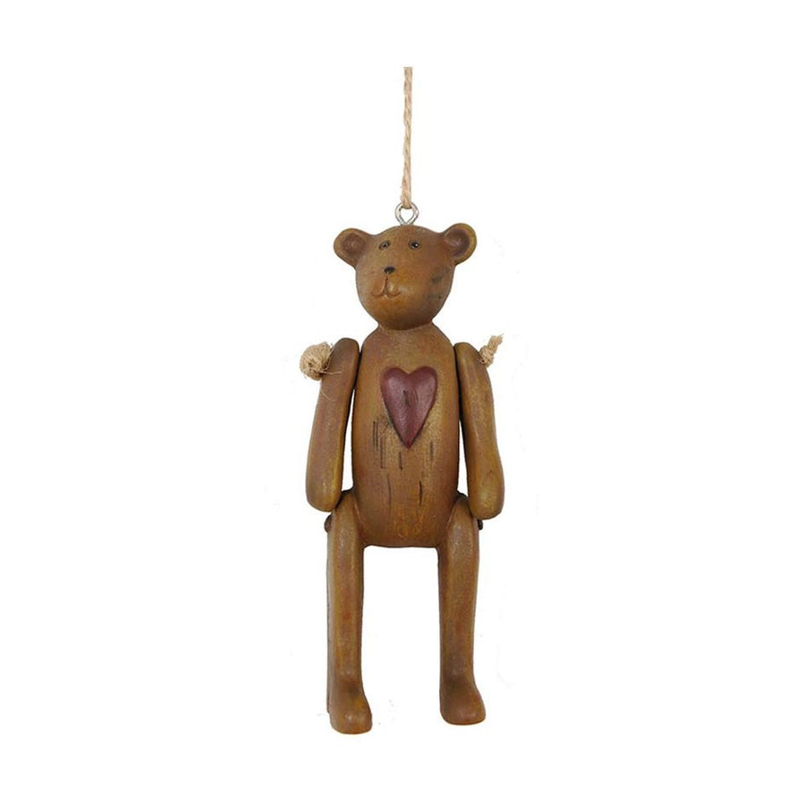 Vintage stílusú, 10 cm magas, függeszthető kialakítású, barna színű, fa hatású maci figura.