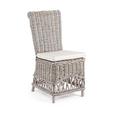 Provanszi stílusú, rattanból készült étkezőszék levehető ekrü színű lenvászon ülőpárnával.