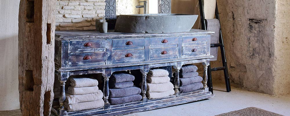 Loft & Vintage bútor és lakberendezési bolt fürdőszobabútorok kollekciójának borítóképe  