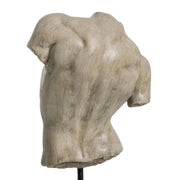 Mészkőhatású, krémszínű, 2 darabos szobor töredék, fekete fém talapzaton..